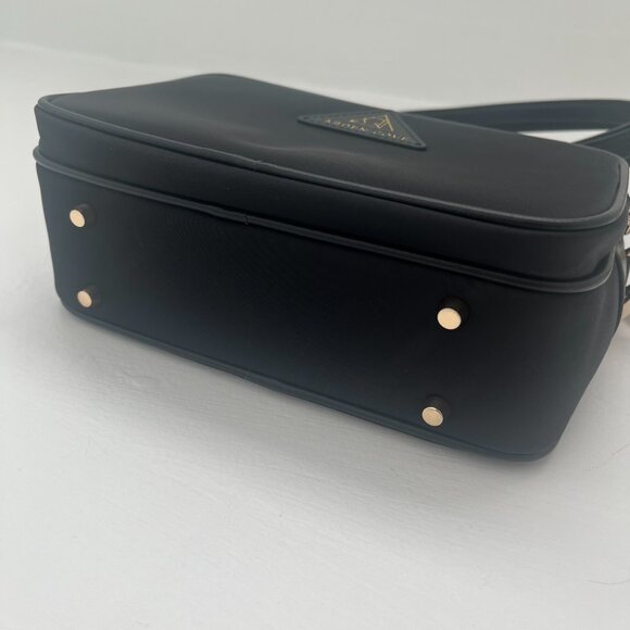 Arden Cove Crissy Full Crossbody with Classic Clasps Strap, Color Black and Gold - Picture 3 of 12